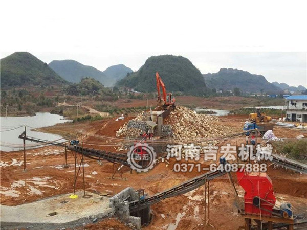 高效細(xì)碎制砂機生產(chǎn)現(xiàn)場