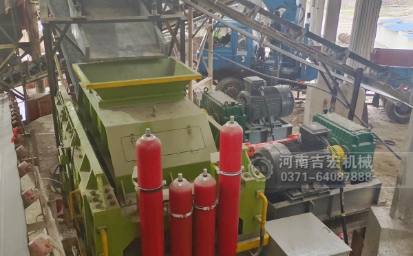 破碎輝綠巖總走彎路？對輥機用實力告訴你：選對設(shè)備多重要！