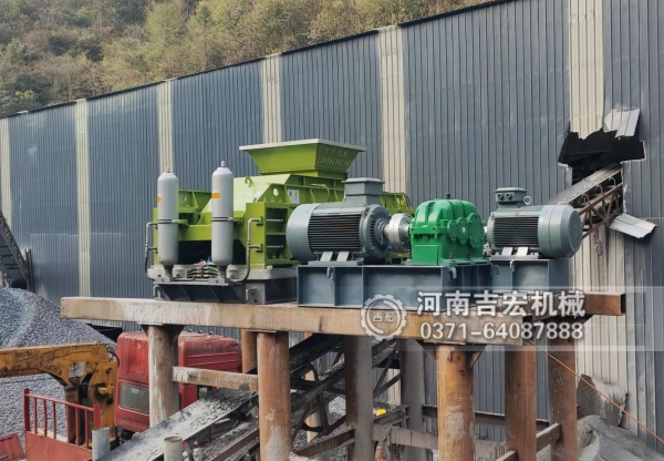 褐煤雙齒輥破碎機 vs 錘式破碎機：破碎效率、能耗與維護成本對比！