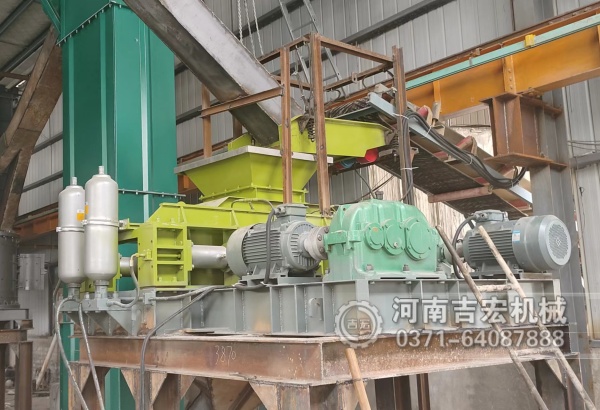 吉宏機(jī)械對(duì)輥制砂機(jī)：高耐磨輥皮+液壓調(diào)節(jié)，破碎效率提升30%！